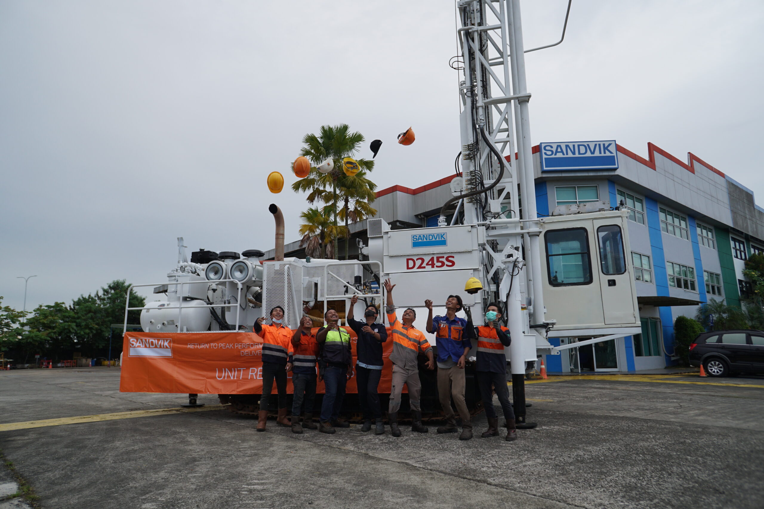 Bersama Client Tim Produksi Video Timelapse Proyek Rebuild Sandvik D245s Jasa Pembuatan Video Timelapse Proyek Rebuild Sandvik D245s